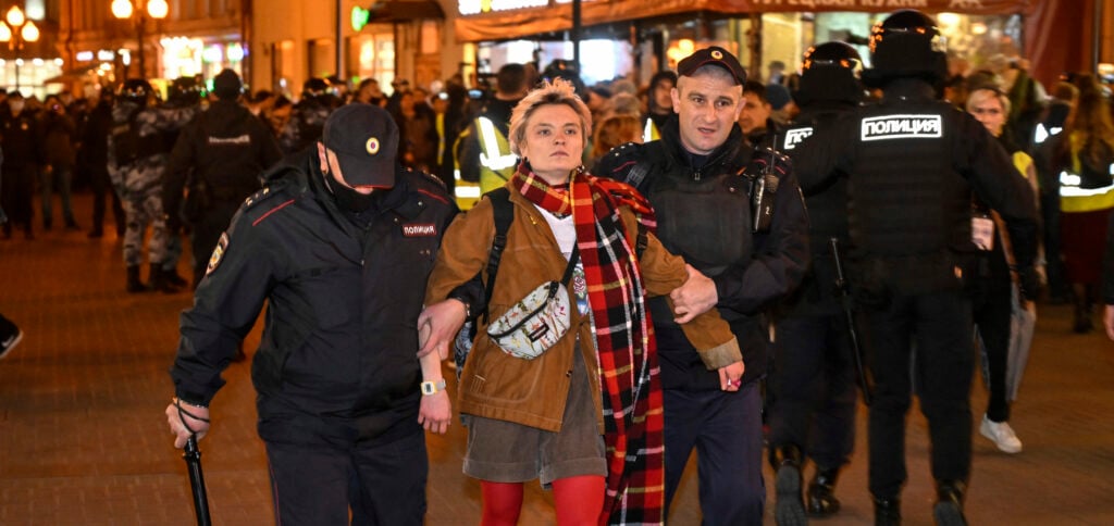 러시아에서 체포되다