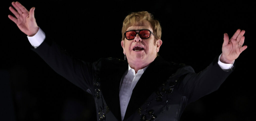 Le chanteur Elton John se produit à la Maison Blanche