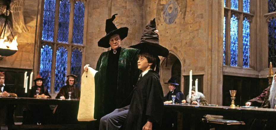 Leslie Phillips, hlasový herec pro Sorting Hat ve filmu Harry Potter, zemřel ve věku 98 let