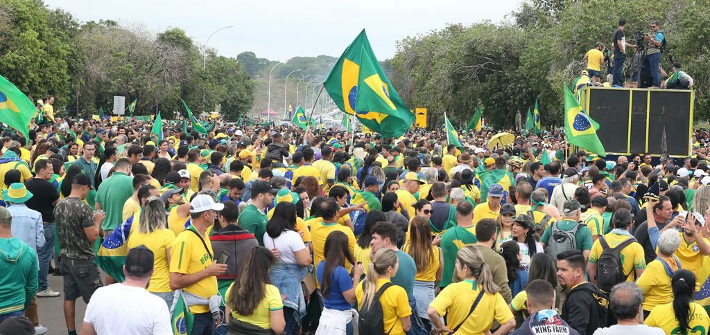 Bolsonaryści wzywają do interwencji wojskowej po zwycięstwie Luli