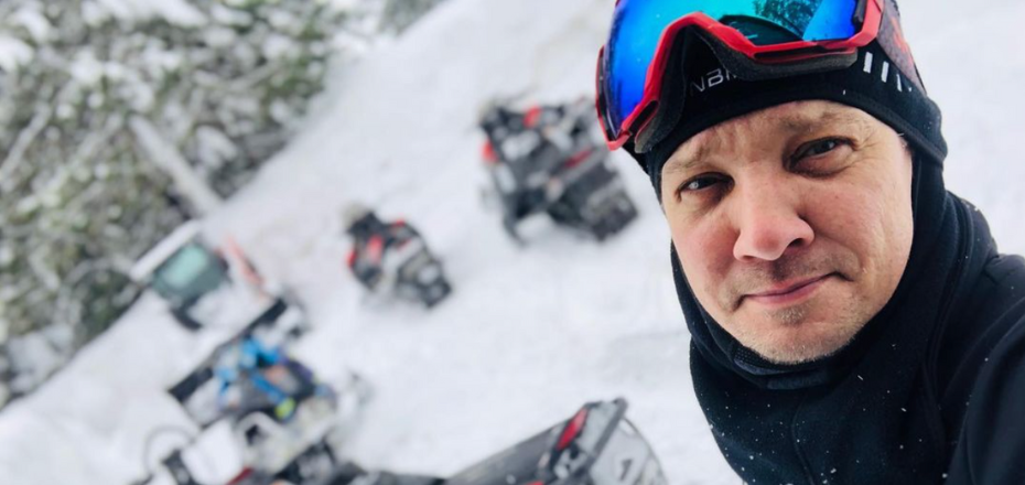Jeremy Renner színész kórházban posztolt fotót hóeke-baleset után