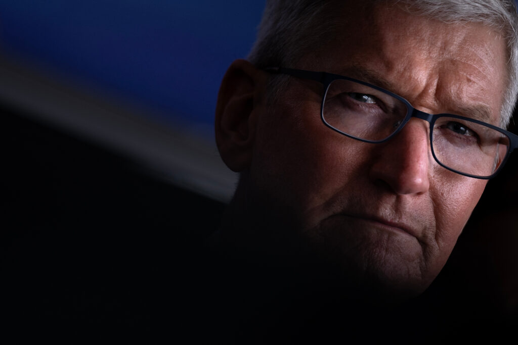 Prezes Zarządu Apple Podziel się z nami swoją opinią na temat okularów do wirtualnej i rozszerzonej rzeczywistości (fot. Brendan Smialowski / AFP)