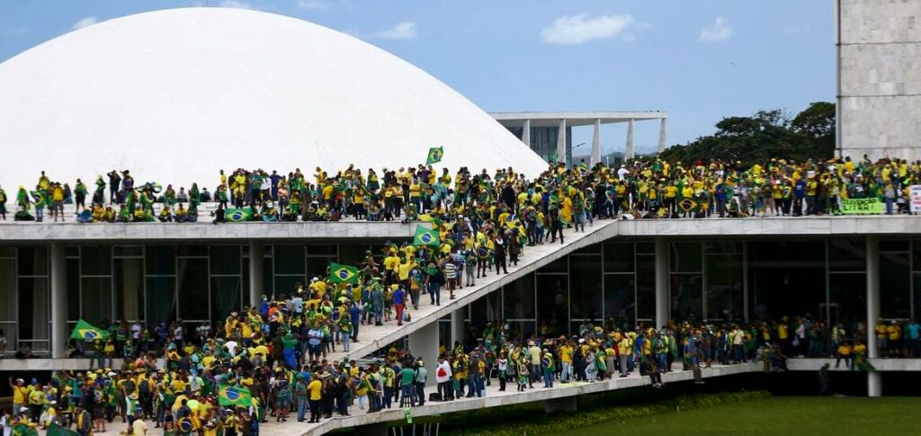 Para pengunjuk rasa menyerbu Kongres, STF dan Palácio do Planalto