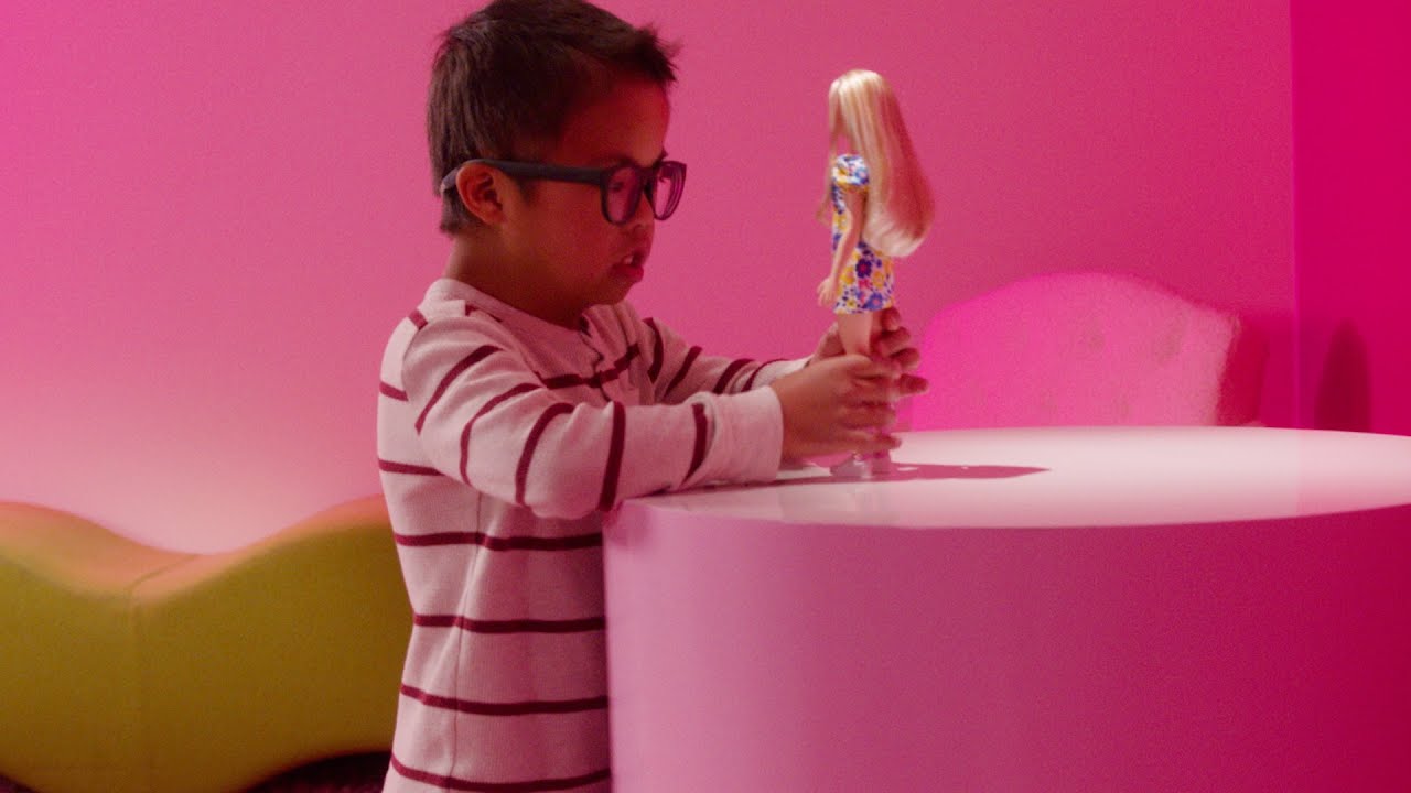 Mattel lança 1ª boneca Barbie com síndrome de Down: veja imagens