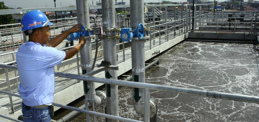 محطة معالجة مياه الصرف الصحي في مانيلا، الفلبين.