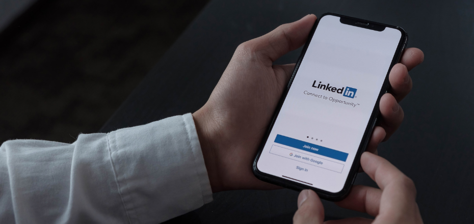 LinkedIn adiciona novas ferramentas de IA generativa para ajudar quem procura emprego