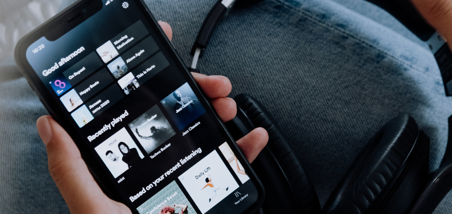 Spotify käyttää tekoälyä Google muokata podcast- ja äänikirjasuosituksia