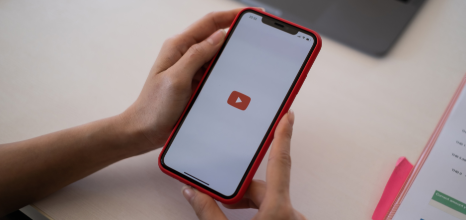 YouTube testa recursos de IA para resumir comentários e interagir com vídeos