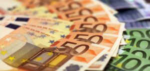 Um euro vale um dólar. Pela primeira vez em 20 anos.