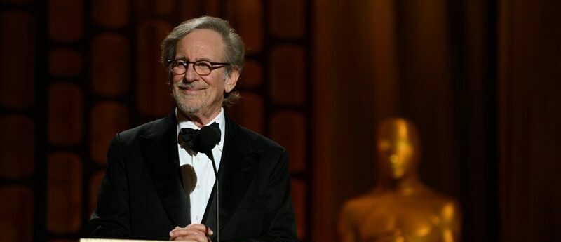 Steven-Spielberg_Governors-Awards-2017_foto-2_cred_Richard-Harbaugh_AMPAS-800x440-1-aspect-ratio-930-440