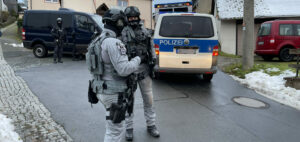Policia-Alema-scaled-aspect-ratio-930-440