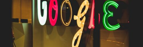 Letras em neon forma a palavra Google