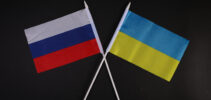 ยูเครน-รัสเซีย-bandeiras-1-อัตราส่วนภาพ-930-440